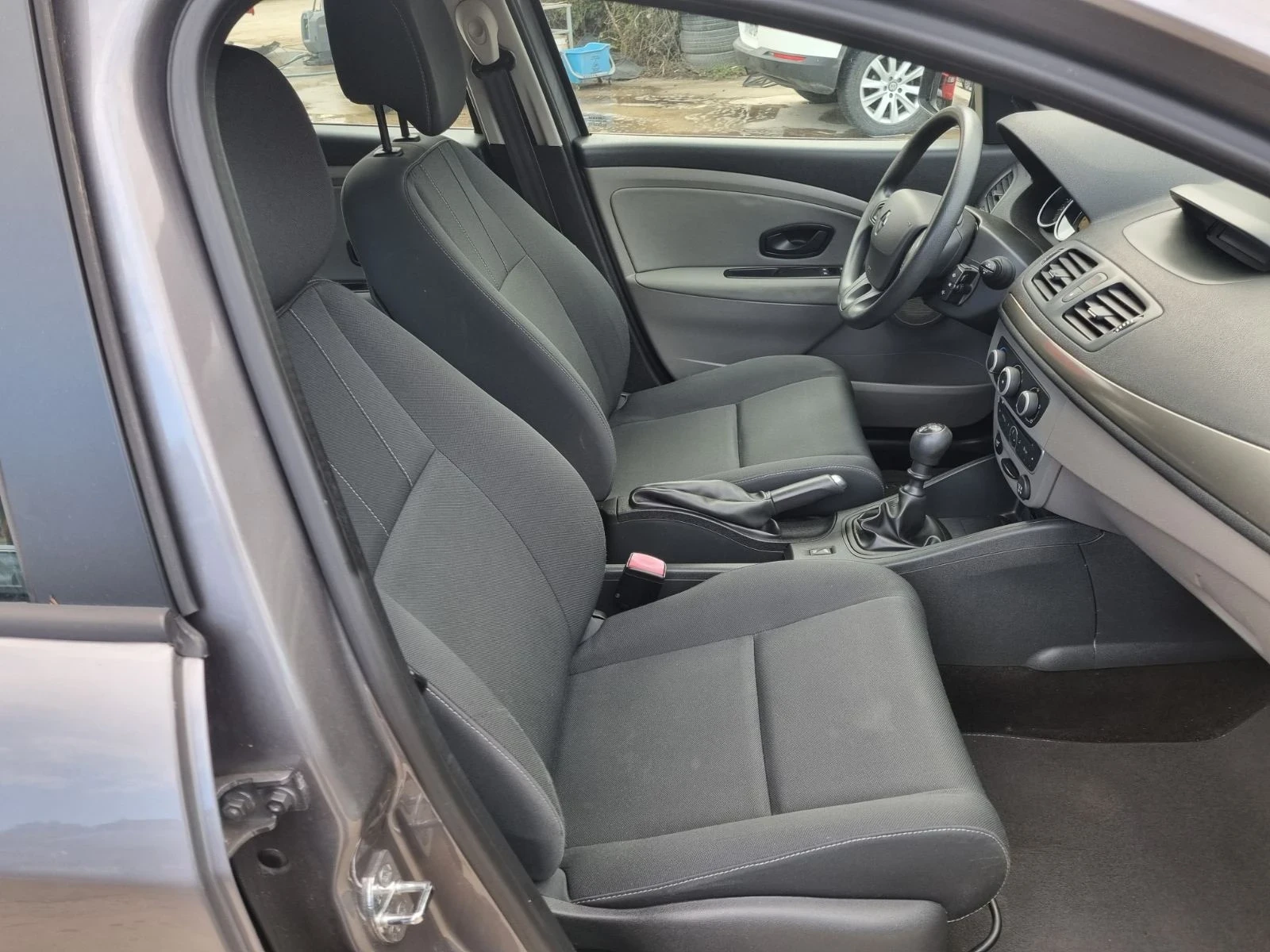 Renault Megane 1.6i ШВЕЙЦАРИЯ - изображение 8