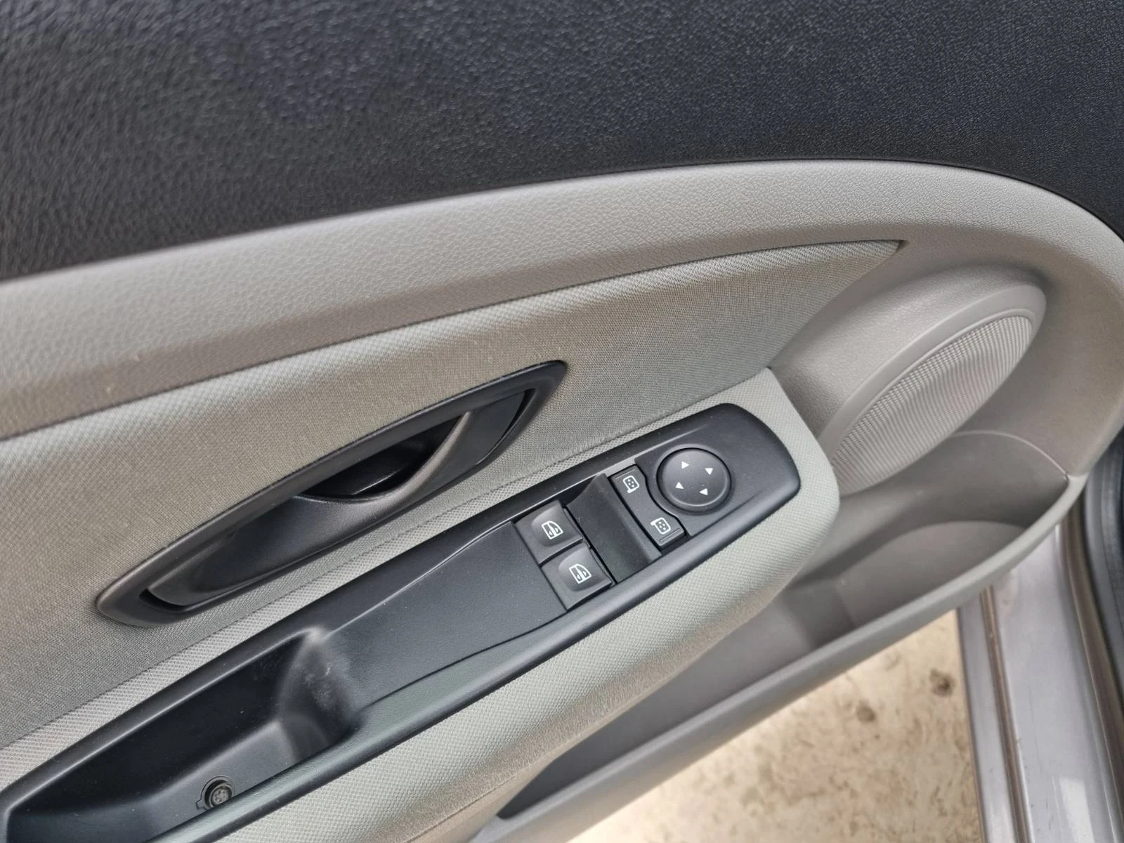 Renault Megane 1.6i ШВЕЙЦАРИЯ, снимка 13 - Автомобили и джипове - 50296229