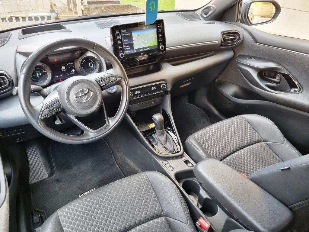 Toyota Yaris 1.5 - изображение 8