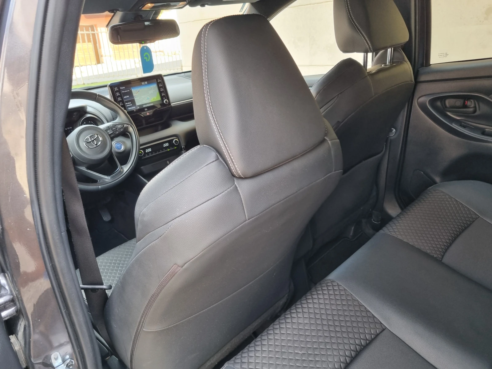 Toyota Yaris 1.5 hybrid | Mobile.bg � ����������� 12