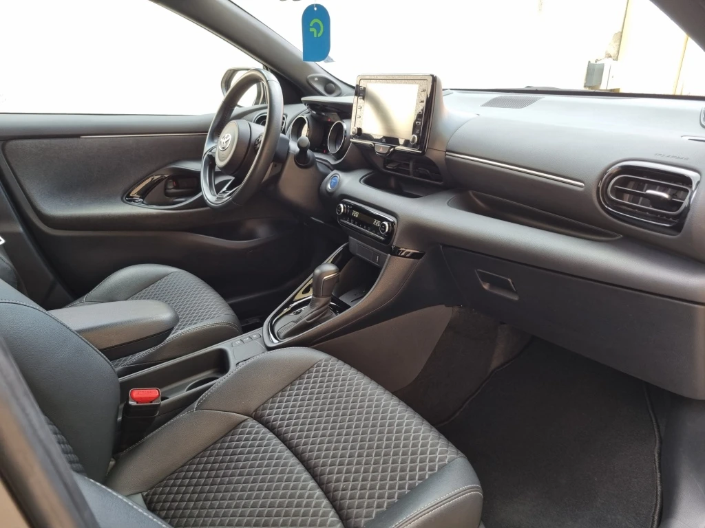 Toyota Yaris 1.5 hybrid | Mobile.bg � ����������� 11