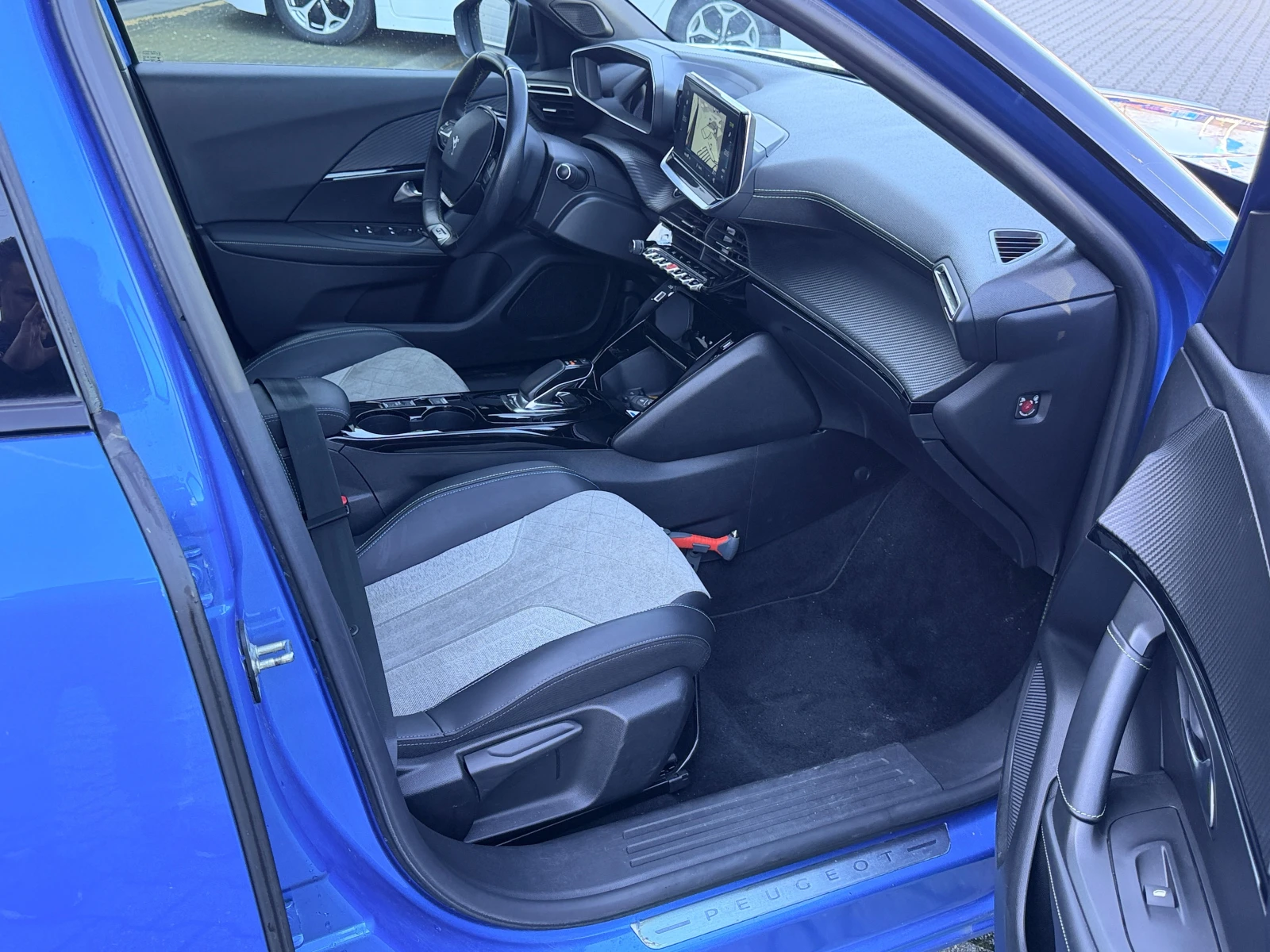 Peugeot 2008 50 kWh GT, снимка 10 - Автомобили и джипове - 53958757