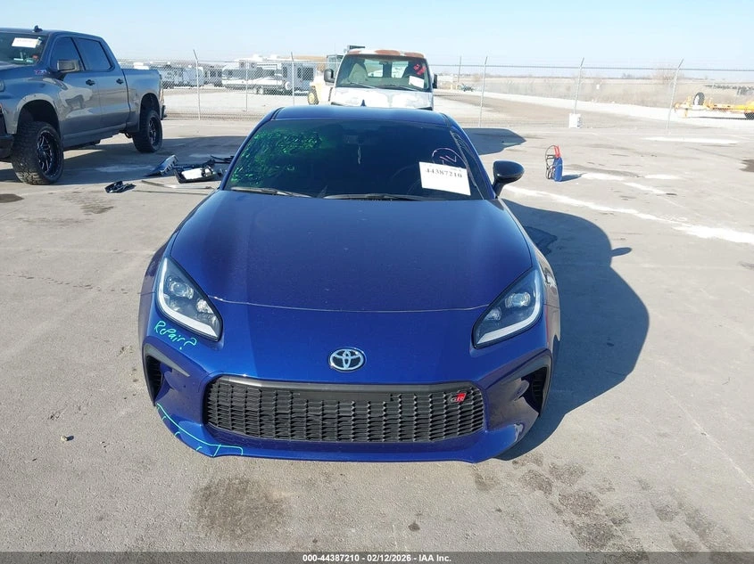 Toyota GR86 2.4l Premium, снимка 13 - Автомобили и джипове - 54098084