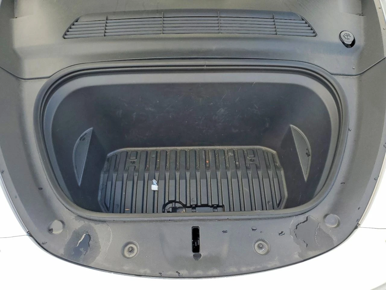 Tesla Model Y Long Range AWD, снимка 11 - Автомобили и джипове - 54152991