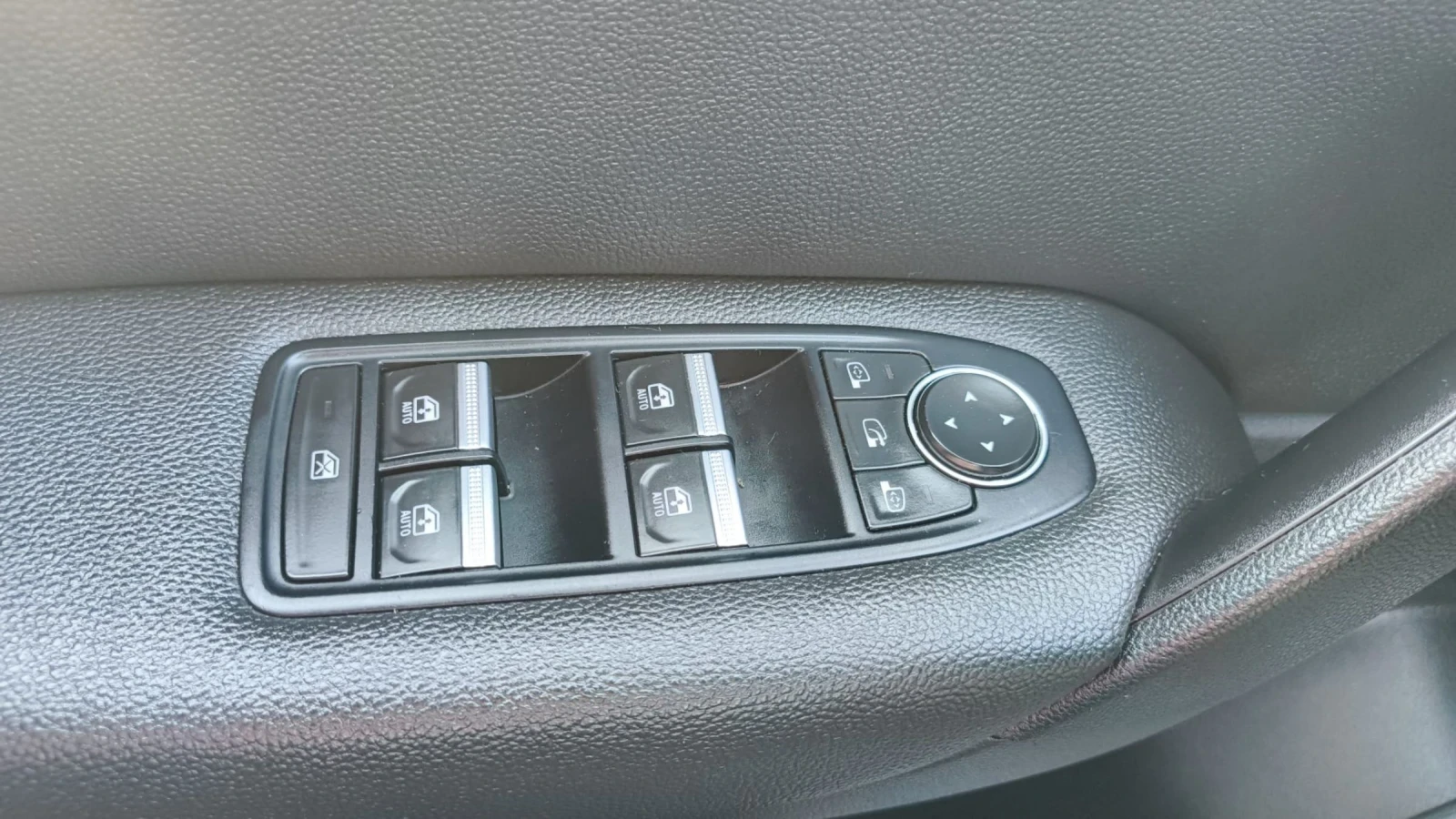 Renault Captur PLUG-IN HYBRID, снимка 14 - Автомобили и джипове - 54717725