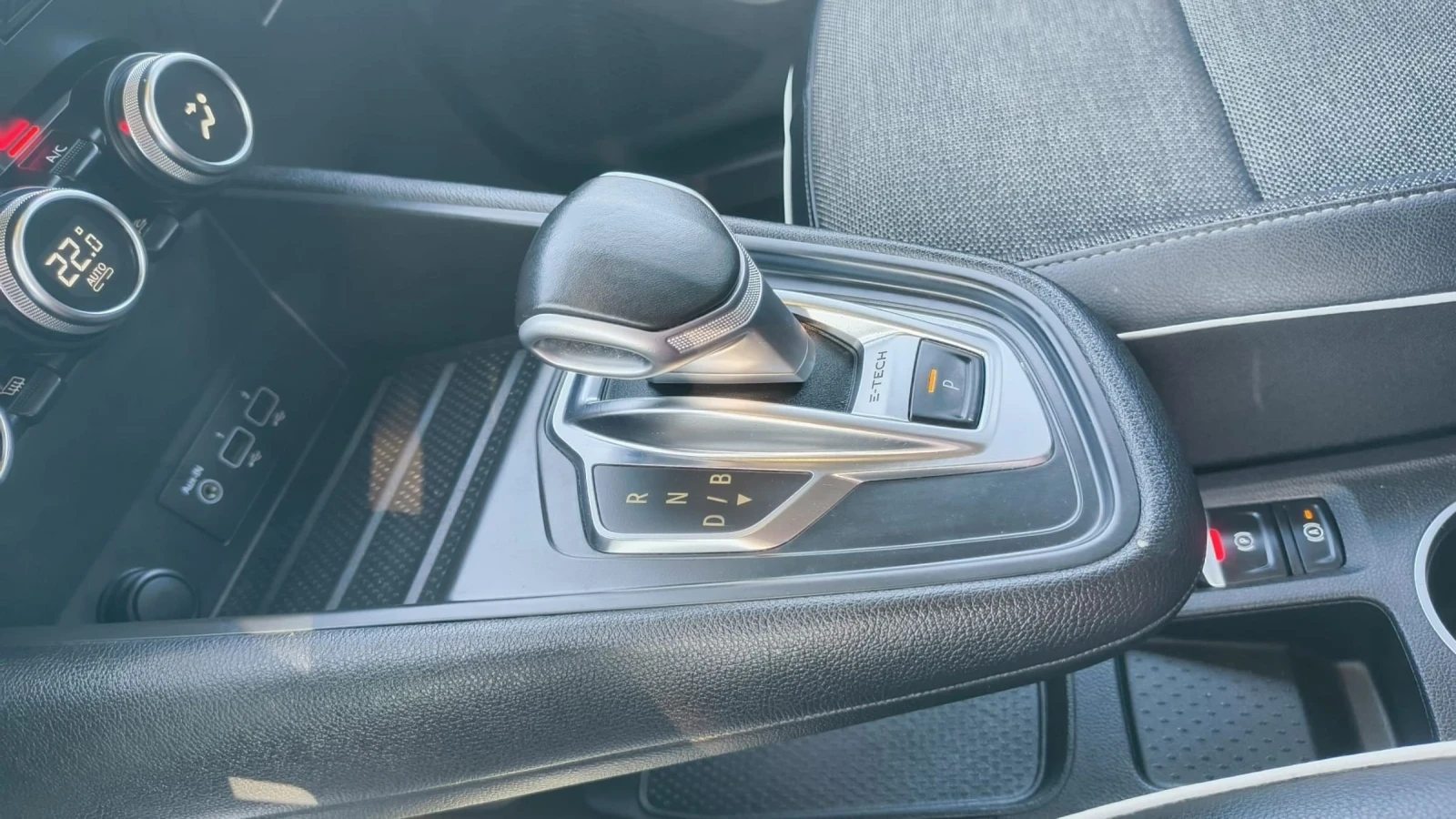 Renault Captur PLUG-IN HYBRID, снимка 7 - Автомобили и джипове - 54717725