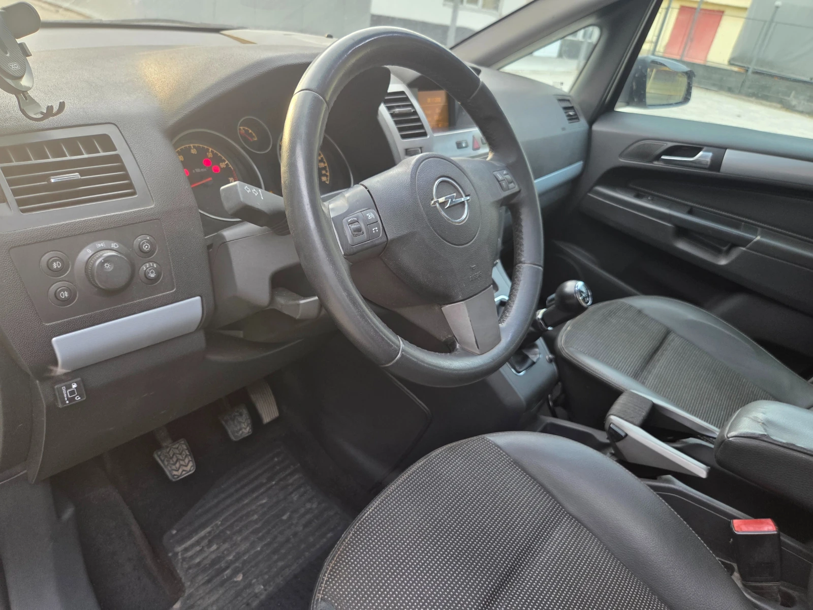 Opel Zafira 1.6 фабрична CNG+ LPG, снимка 9 - Автомобили и джипове - 56571623
