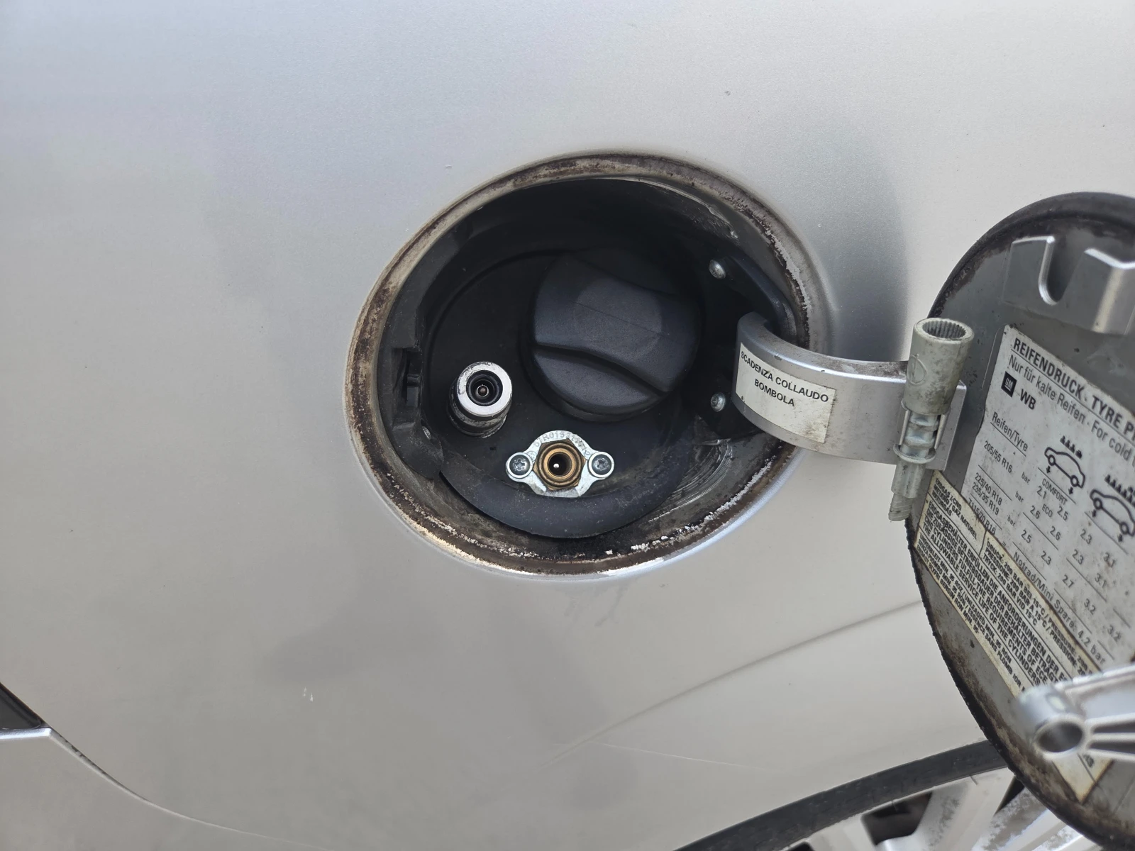 Opel Zafira 1.6 фабрична CNG+ LPG, снимка 14 - Автомобили и джипове - 56571623