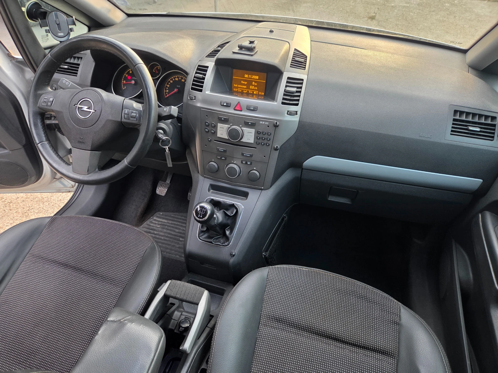 Opel Zafira 1.6 фабрична CNG+ LPG, снимка 11 - Автомобили и джипове - 56571623