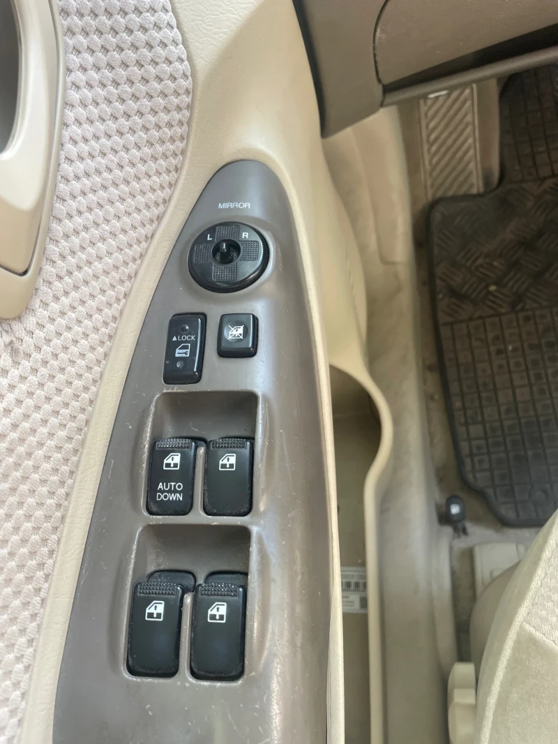 Hyundai Tucson 2.0i, снимка 10 - Автомобили и джипове - 47355827