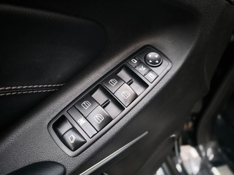 Mercedes-Benz GL 550 КАТО НОВ! 61875км!* 4Matic* 7местен* Камера* Подгр, снимка 16 - Автомобили и джипове - 52575034