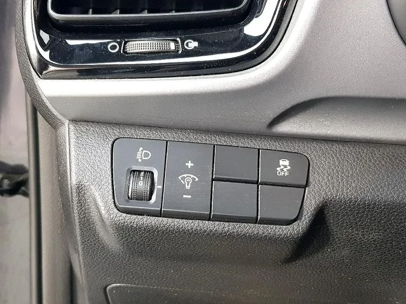 Kia Stonic 1.6 TRENDY, снимка 12 - Автомобили и джипове - 55262296