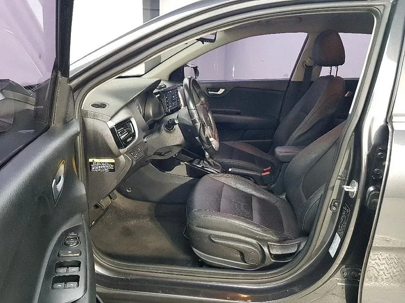 Kia Stonic 1.6 TRENDY, снимка 8 - Автомобили и джипове - 55262296