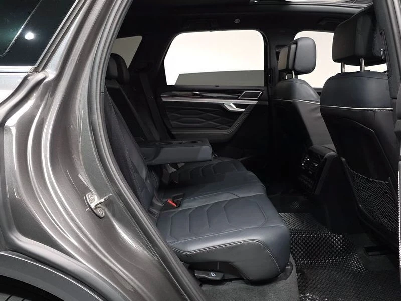 VW Touareg 3.0 DPY Automatic, снимка 10 - Автомобили и джипове - 55730322