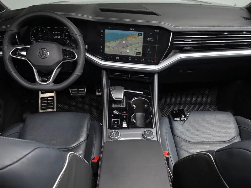VW Touareg 3.0 DPY Automatic, снимка 6 - Автомобили и джипове - 55730322