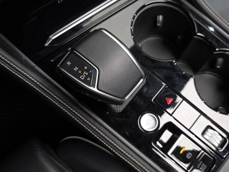 VW Touareg 3.0 DPY Automatic, снимка 8 - Автомобили и джипове - 55730322