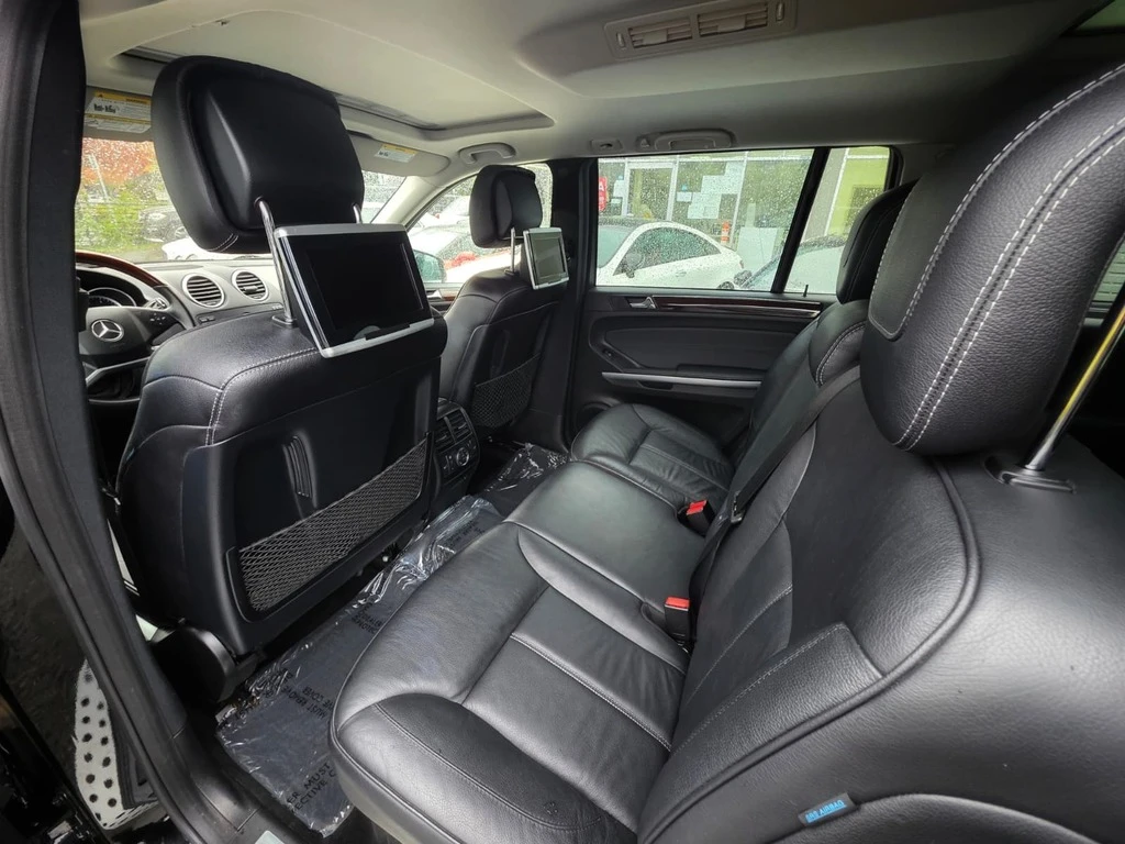 Mercedes-Benz GL 550 КАТО НОВ! 61875км!* 4Matic* 7местен* Камера* Подгр - изображение 9