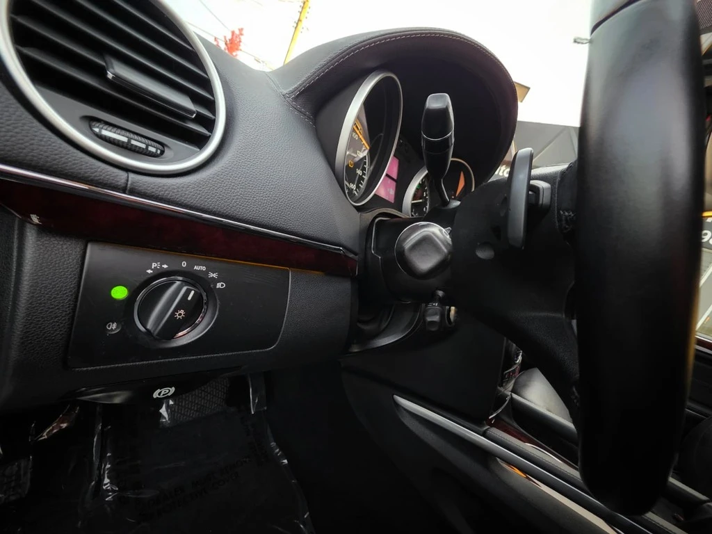 Mercedes-Benz GL 550 КАТО НОВ! 61875км!* 4Matic* 7местен* Камера* Подгр - изображение 7