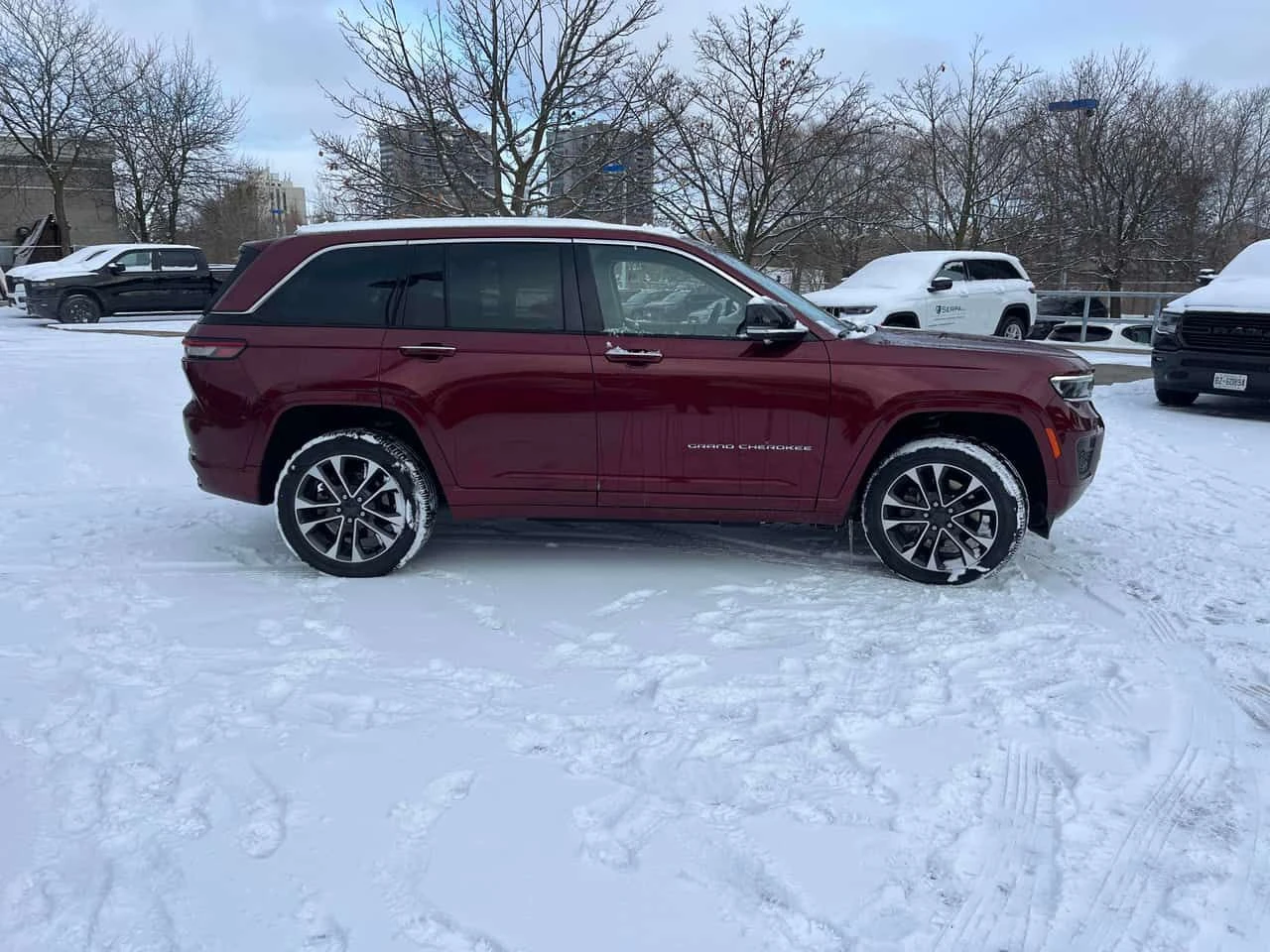 Jeep Grand cherokee * Overland * 2 КЛЮЧА* ПОДГРЕВ* KEYLESS* , снимка 3 - Автомобили и джипове - 54143289