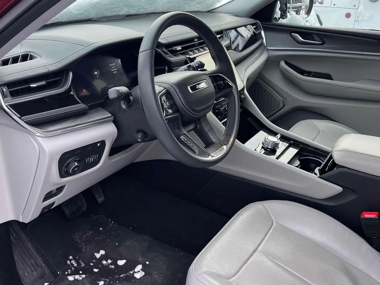 Jeep Grand cherokee * Overland * 2 КЛЮЧА* ПОДГРЕВ* KEYLESS* , снимка 5 - Автомобили и джипове - 54143289