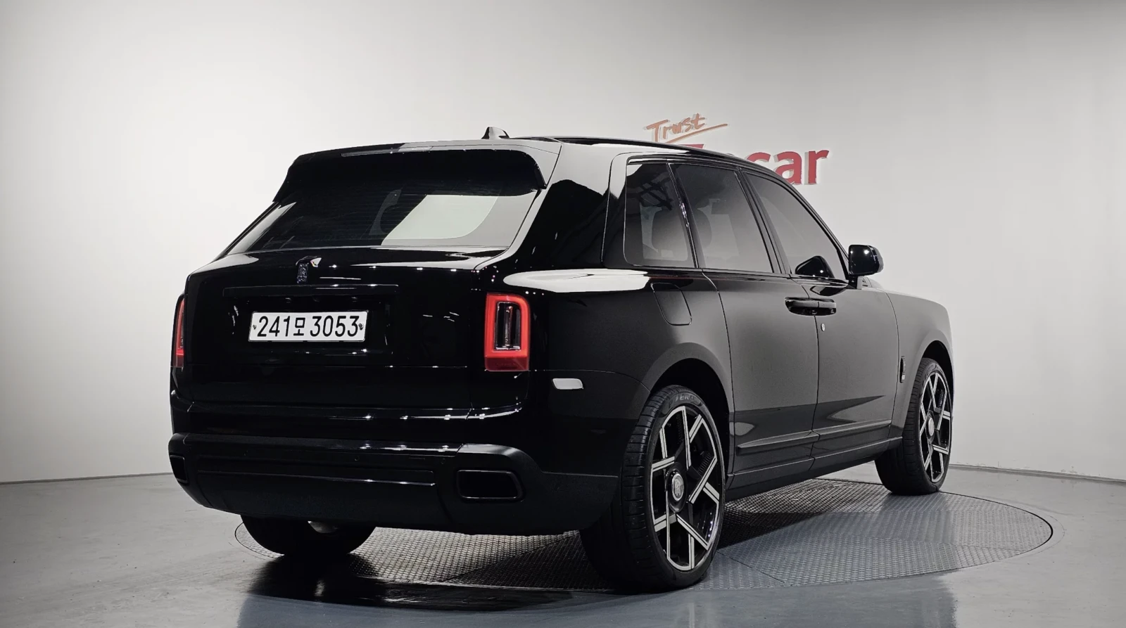 Rolls-Royce Cullinan 6.7 V12/FULL SHADOW LINE/ЦЕНА БЕЗ АНАЛОГ!, снимка 2 - Автомобили и джипове - 54219561