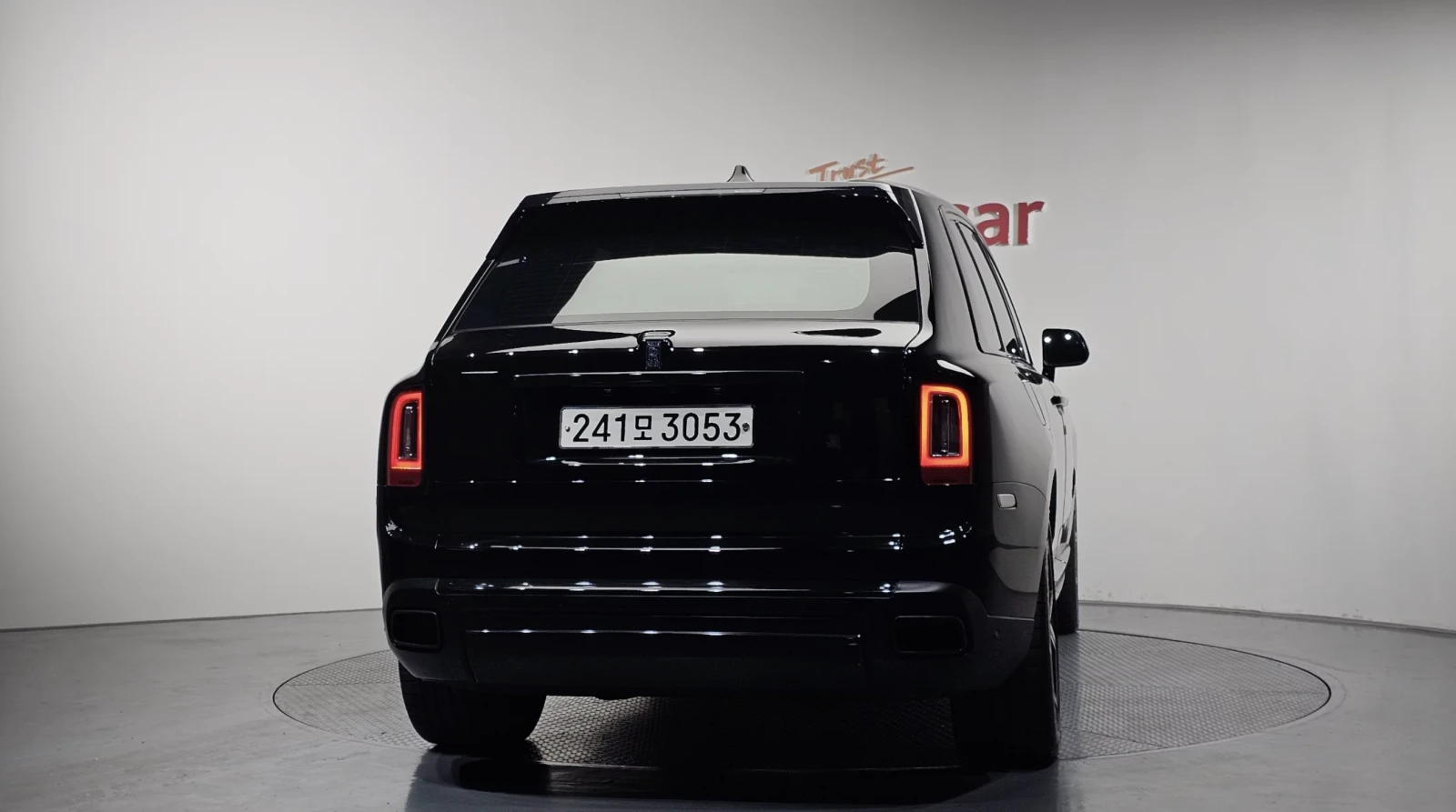 Rolls-Royce Cullinan 6.7 V12/FULL SHADOW LINE/ЦЕНА БЕЗ АНАЛОГ!, снимка 4 - Автомобили и джипове - 54219561