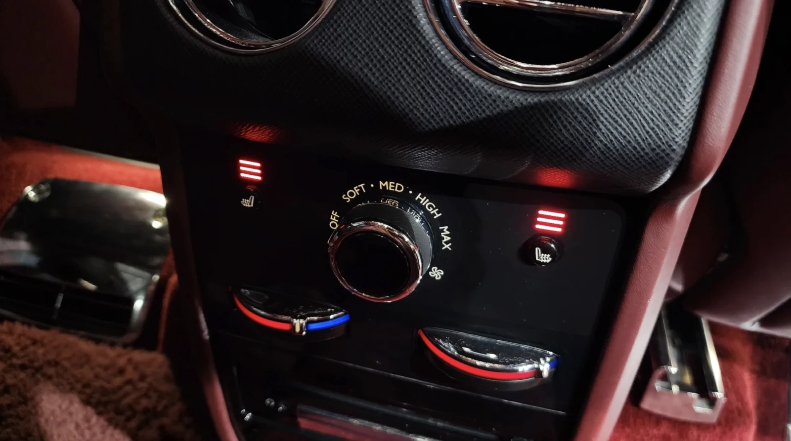 Rolls-Royce Cullinan 6.7 V12/FULL SHADOW LINE/ЦЕНА БЕЗ АНАЛОГ!, снимка 16 - Автомобили и джипове - 54219561