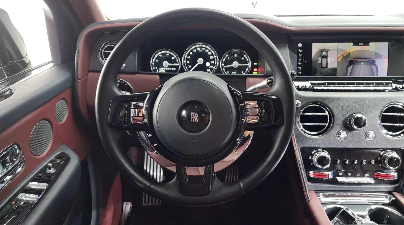 Rolls-Royce Cullinan 6.7 V12/FULL SHADOW LINE/ЦЕНА БЕЗ АНАЛОГ!, снимка 13 - Автомобили и джипове - 54219561