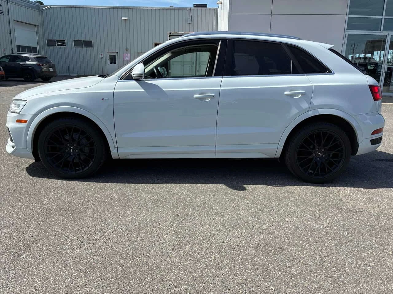 Audi Q3 * Technik * CARFAX * ЦЕНА ДО БГ, снимка 2 - Автомобили и джипове - 54768153
