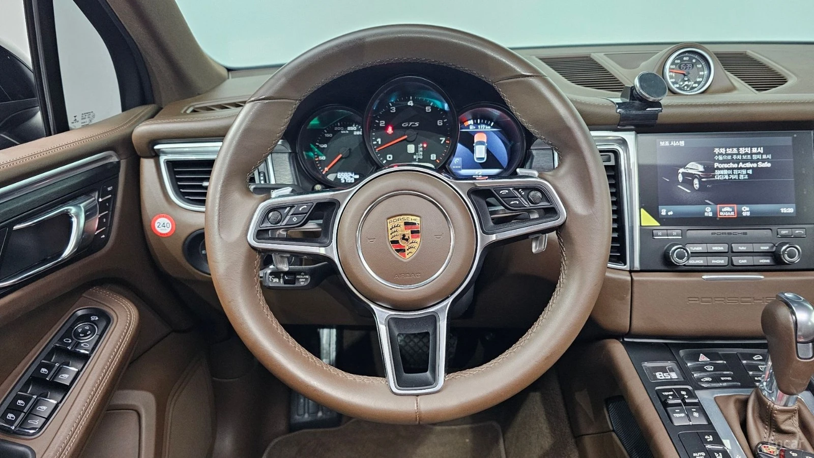 Porsche Macan GTS* КОЖА* ОБДУХВ* ПАНО* 360, снимка 11 - Автомобили и джипове - 55431391