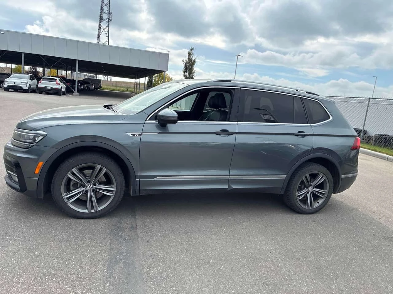 VW Tiguan * Highline * АВТОКРЕДИТ БЕЗ ПЪРВОНАЧАЛНА ВНОСКА* , снимка 2 - Автомобили и джипове - 56220203