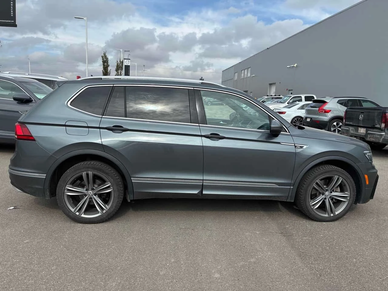 VW Tiguan * Highline * АВТОКРЕДИТ БЕЗ ПЪРВОНАЧАЛНА ВНОСКА* , снимка 3 - Автомобили и джипове - 56220203
