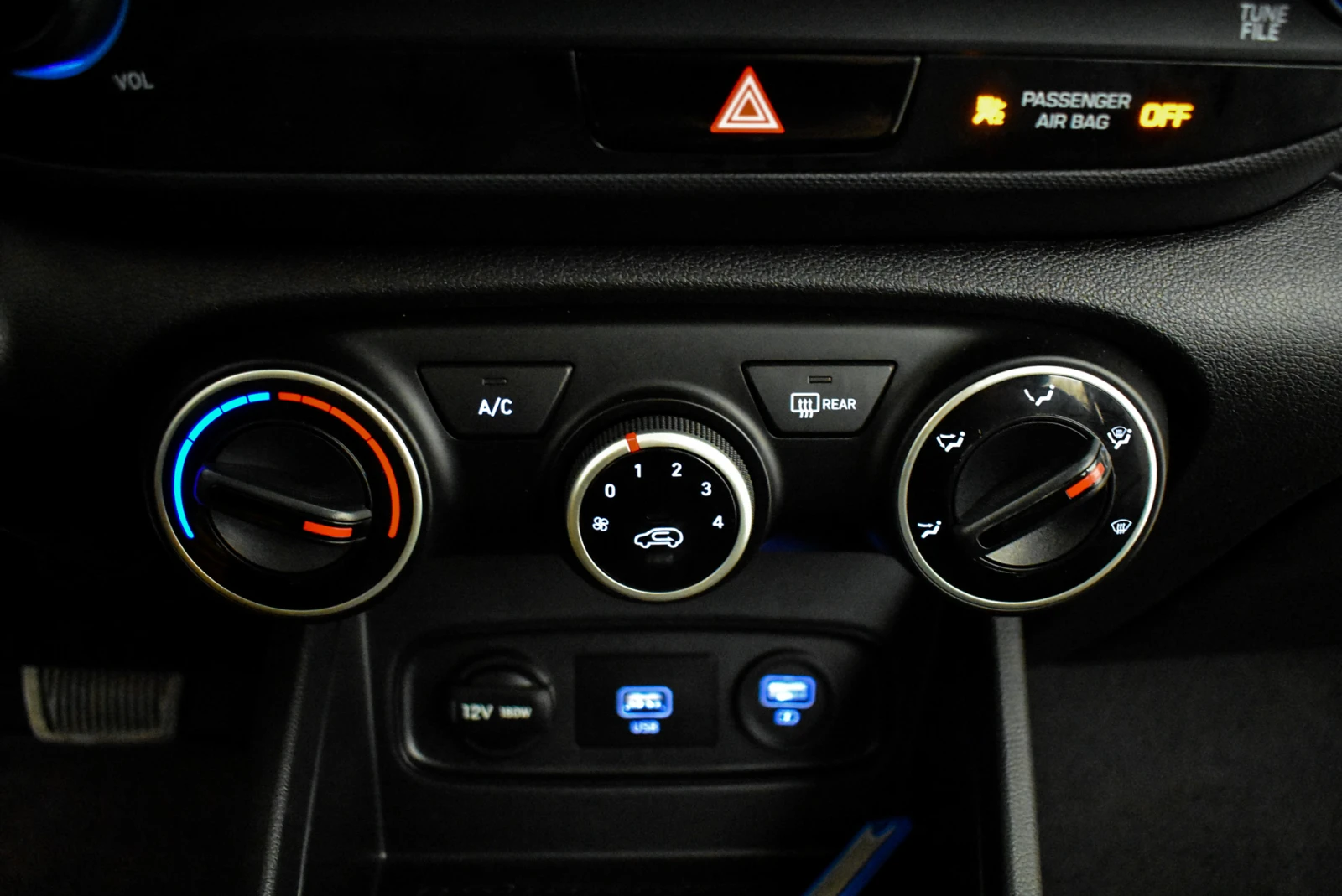 Hyundai Tucson 1.6, снимка 12 - Автомобили и джипове - 56269756