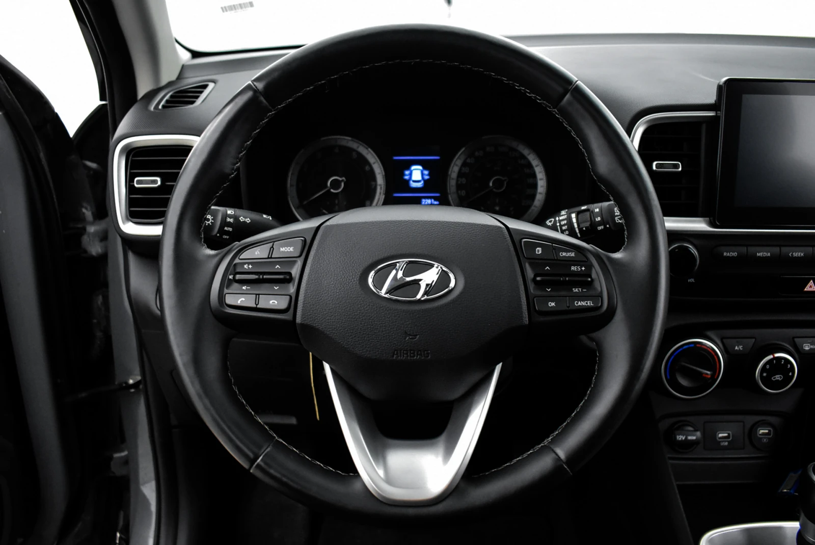 Hyundai Tucson 1.6, снимка 10 - Автомобили и джипове - 56269756