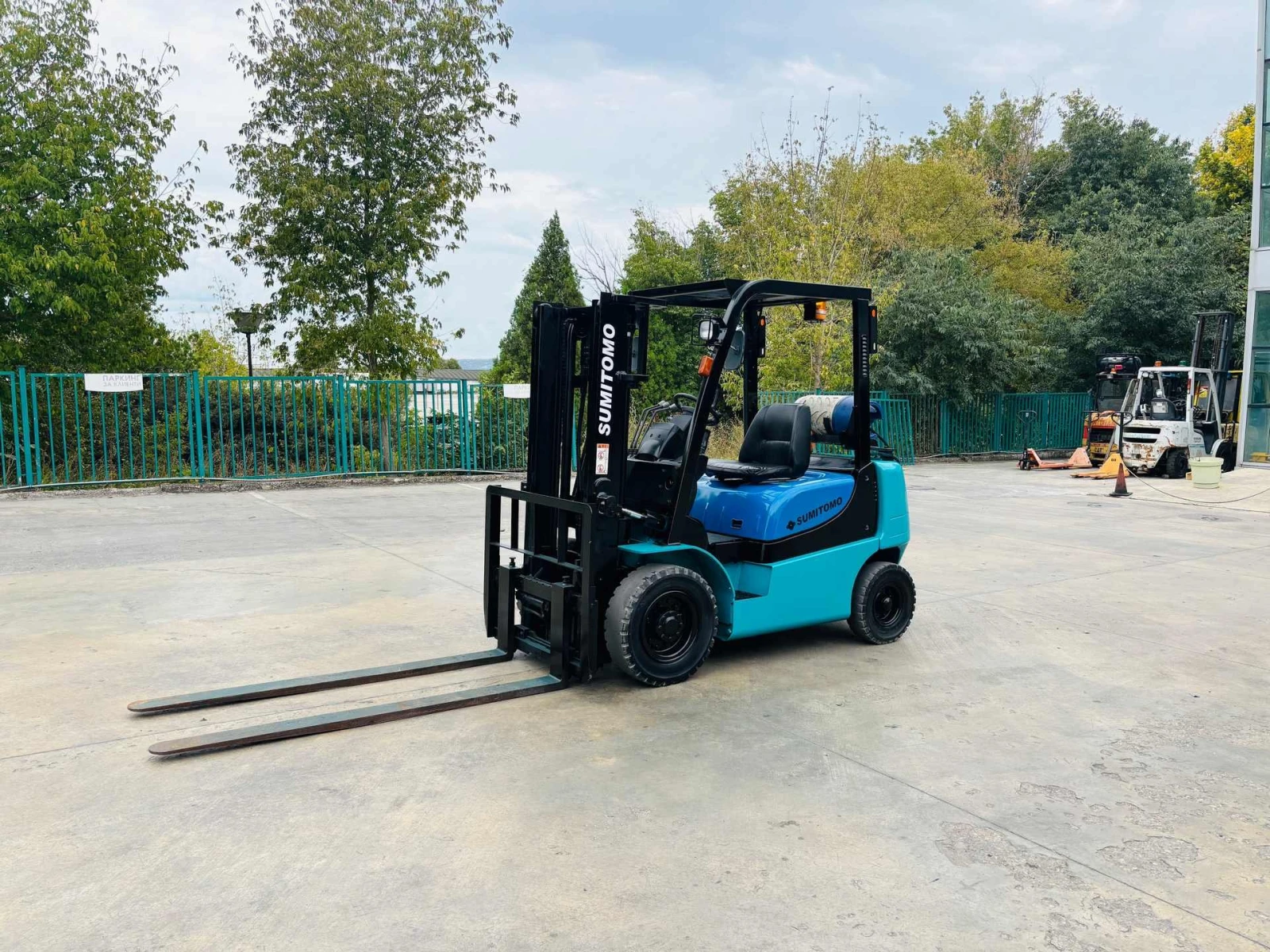  Yale  , ,   | Mobile.bg   2