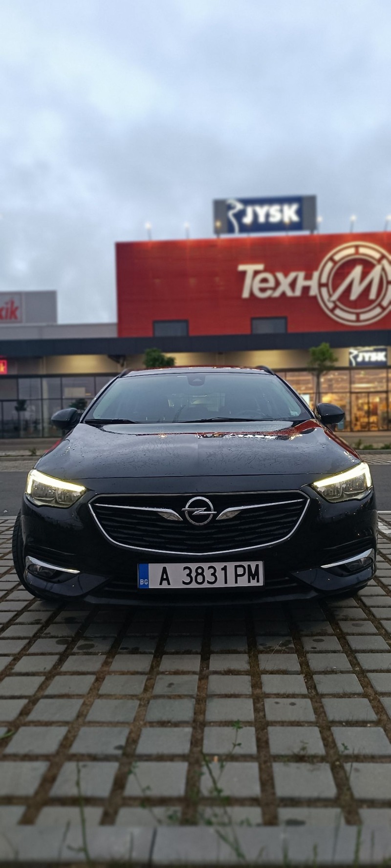 Opel Insignia Sports Tourer 1.6 CDTI 136 к.с. EURO 6, снимка 1 - Автомобили и джипове - 46204511