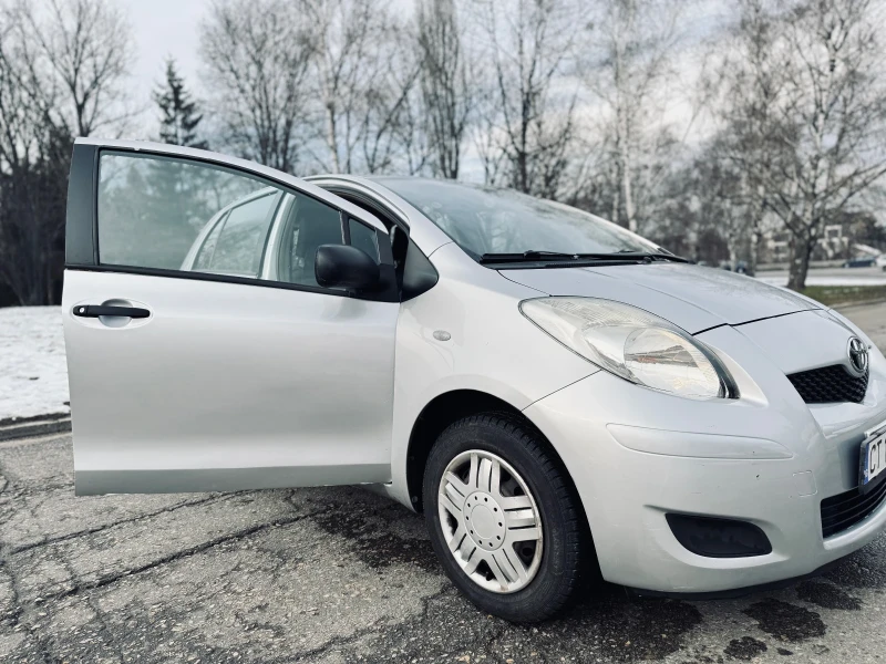 Toyota Yaris  1.0 VVT-i, снимка 6 - Автомобили и джипове - 48776026