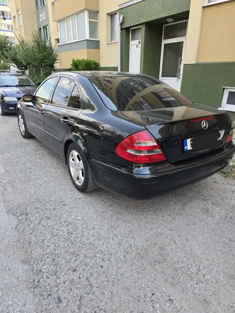 Mercedes-Benz E 220, снимка 4 - Автомобили и джипове - 52563895