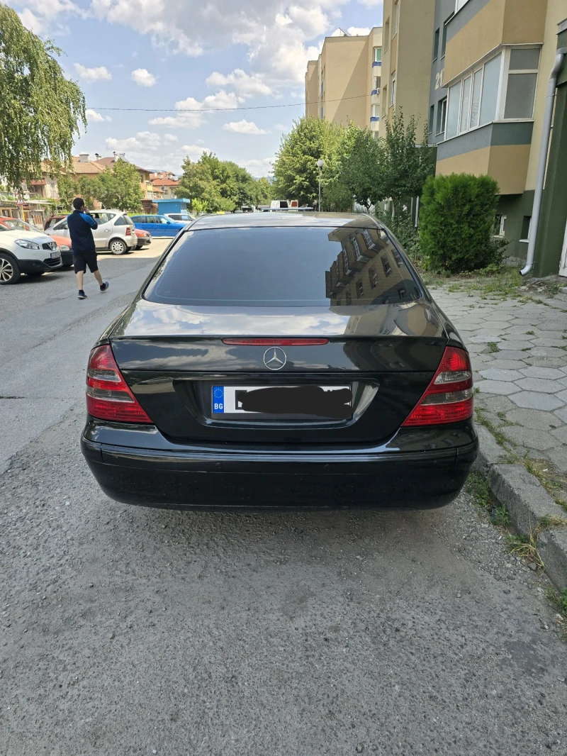 Mercedes-Benz E 220, снимка 3 - Автомобили и джипове - 52563895