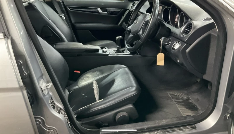 Mercedes-Benz C 220, снимка 6 - Автомобили и джипове - 52879796