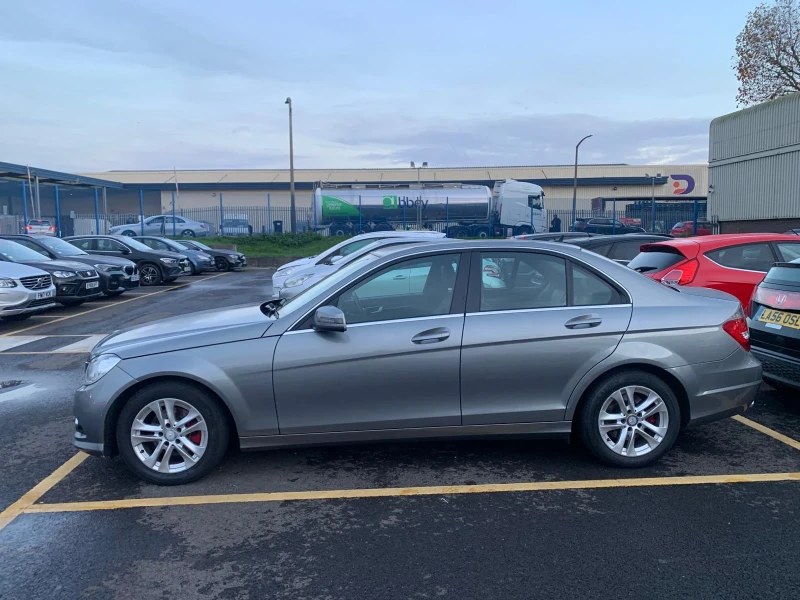 Mercedes-Benz C 220, снимка 2 - Автомобили и джипове - 52879796