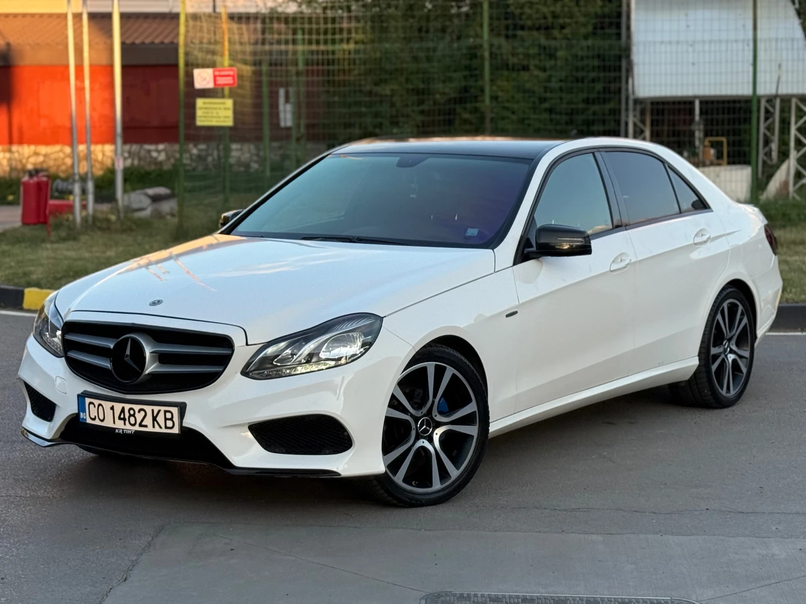 Mercedes-Benz E 220 AMG pack* Навигация* Кожа* Климатроник, снимка 1