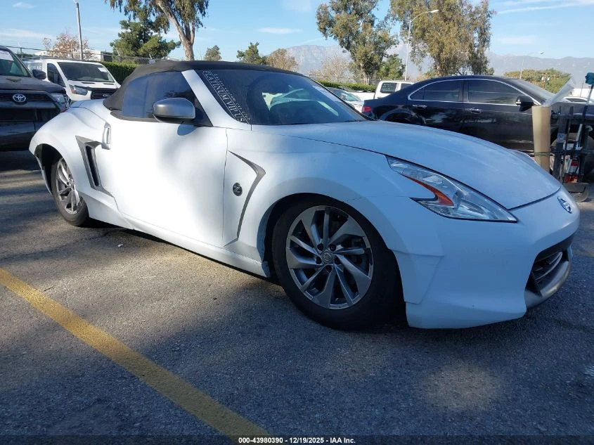 Nissan 370Z 3.7L V-6 DOHC, VVT, 332HP Rear Wheel Drive, снимка 1