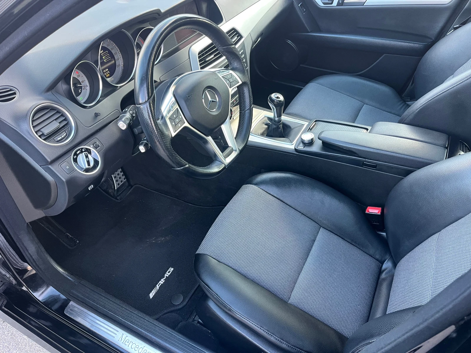 Mercedes-Benz C 250 CDI AMG ТОП СЪСТОЯНИЕ , снимка 17 - Автомобили и джипове - 53991649