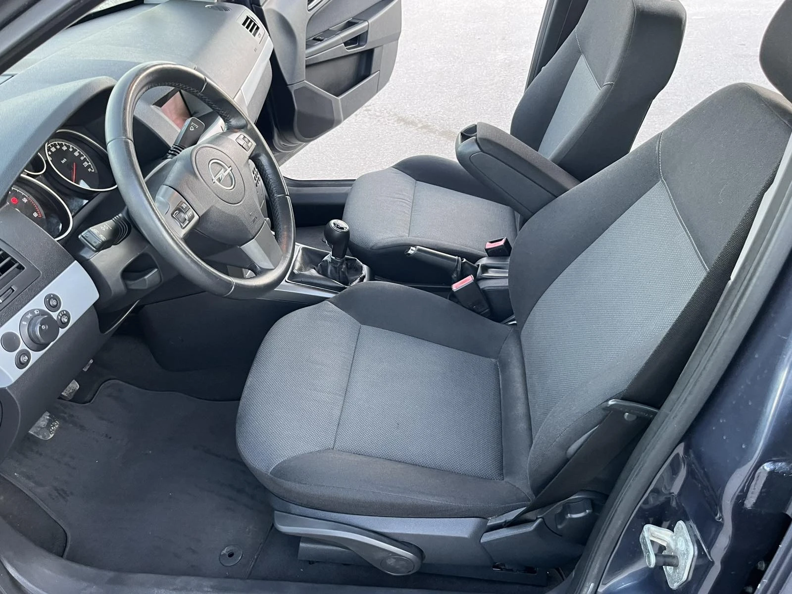 Opel Astra 1.3CDTI 90кс 6 СКОРОСТИ EURO 4 КЛИМАТИК, снимка 8 - Автомобили и джипове - 54128729