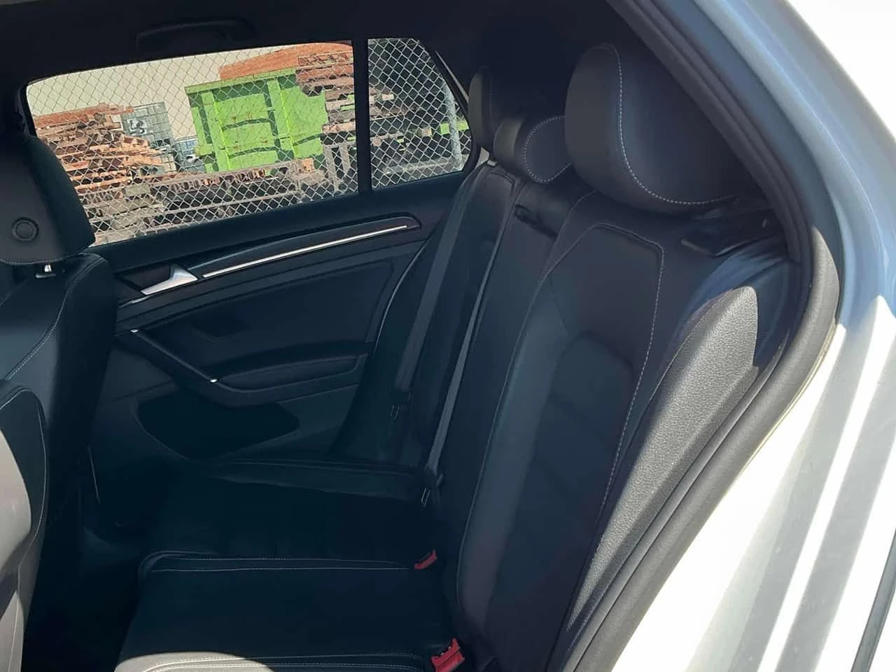 VW Golf R MANUAL * ДИСТРОНИК* ПОДГРЕВИ* КАМЕРА* , снимка 11 - Автомобили и джипове - 54144942