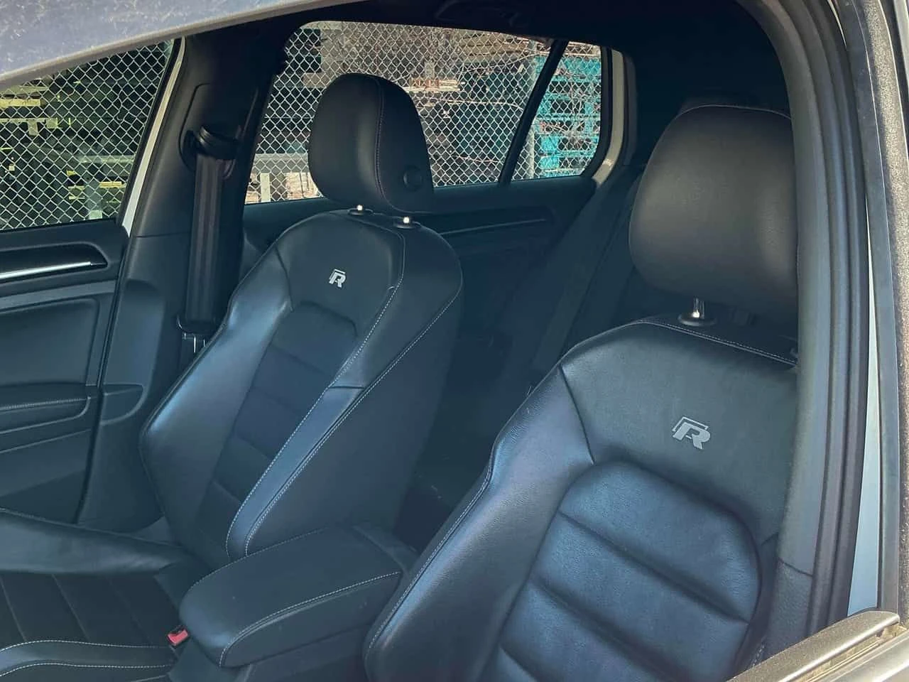 VW Golf R MANUAL * ДИСТРОНИК* ПОДГРЕВИ* КАМЕРА* , снимка 10 - Автомобили и джипове - 54144942