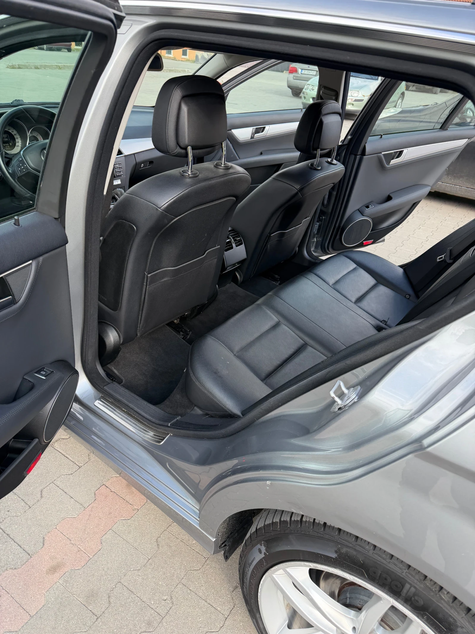 Mercedes-Benz C 200, снимка 16 - Автомобили и джипове - 54563395