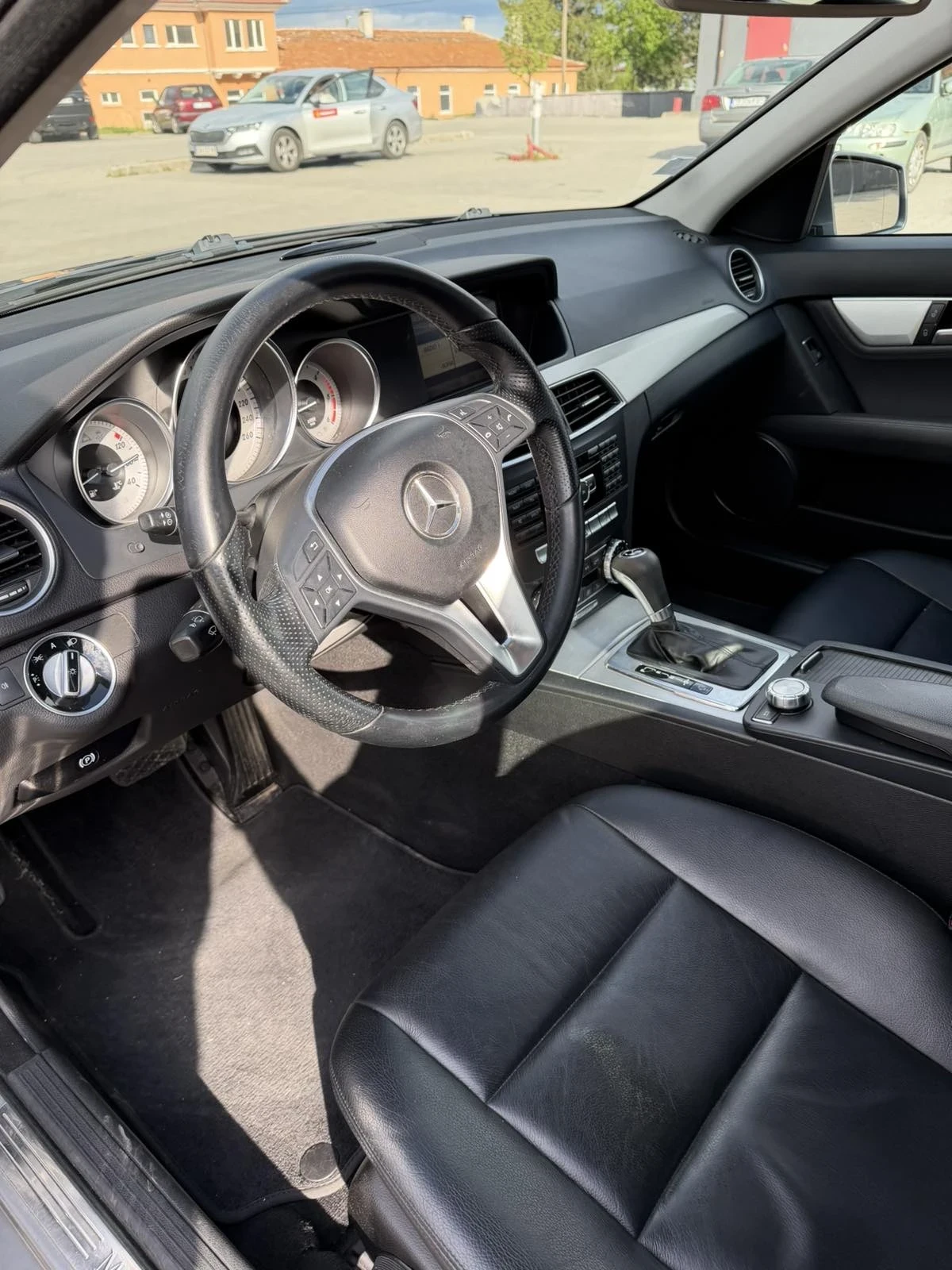 Mercedes-Benz C 200, снимка 3 - Автомобили и джипове - 54563395