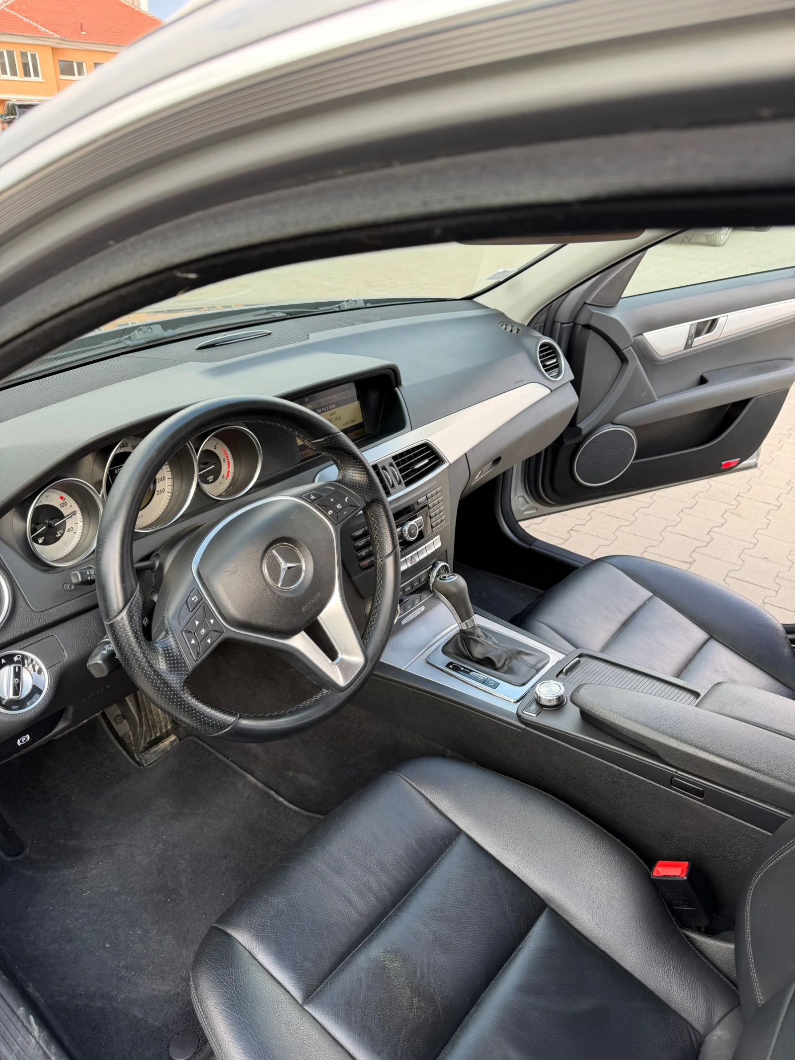 Mercedes-Benz C 200, снимка 17 - Автомобили и джипове - 54563395